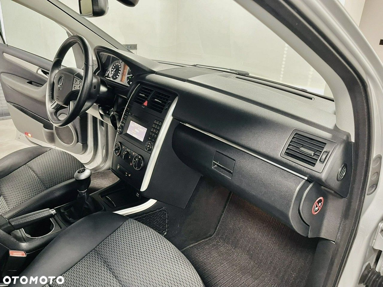 Mercedes-Benz Klasa B 180 BlueEffICIENCY - 30