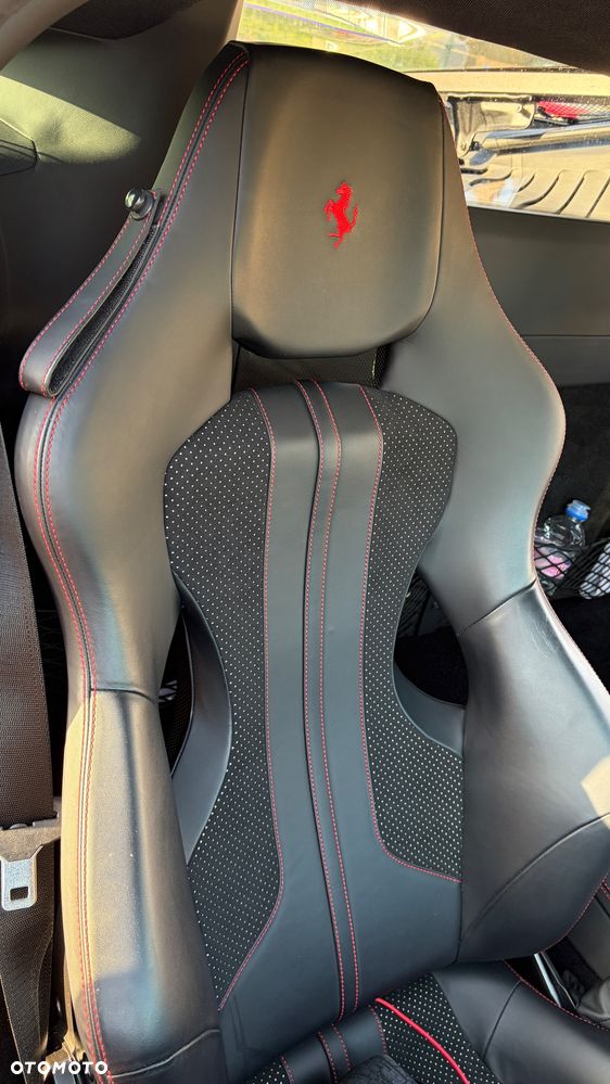 Ferrari F8 Tributo - 35