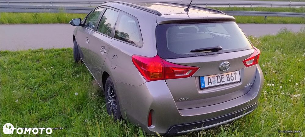 Toyota Auris 1.4 D-4D Dynamic - 11