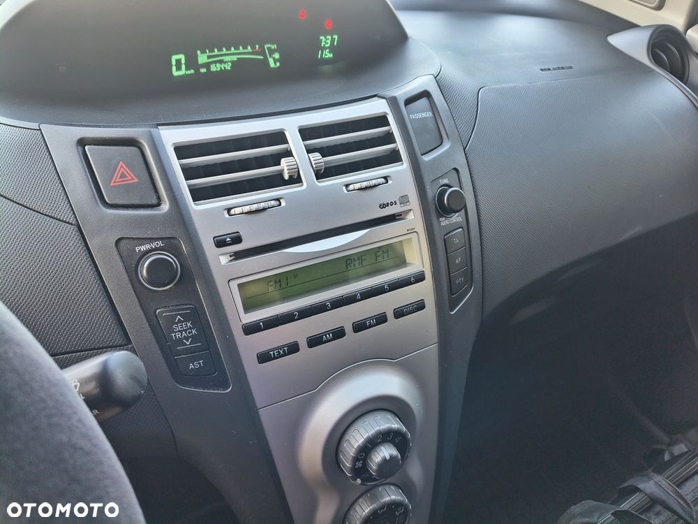 Toyota Yaris 1.0 VVT-i Team - 31