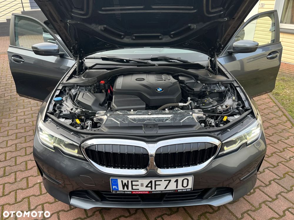 BMW Seria 3 320i xDrive - 33