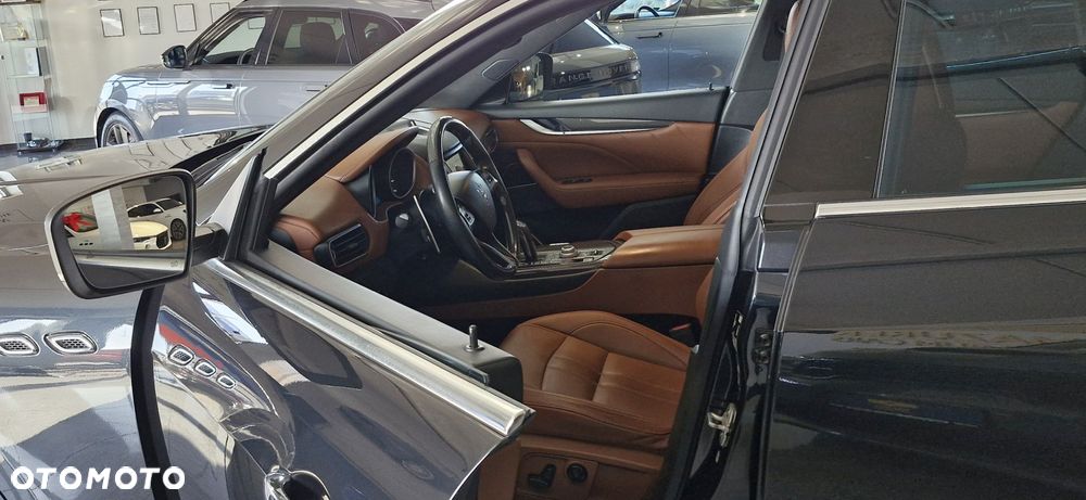 Maserati Levante S - 23