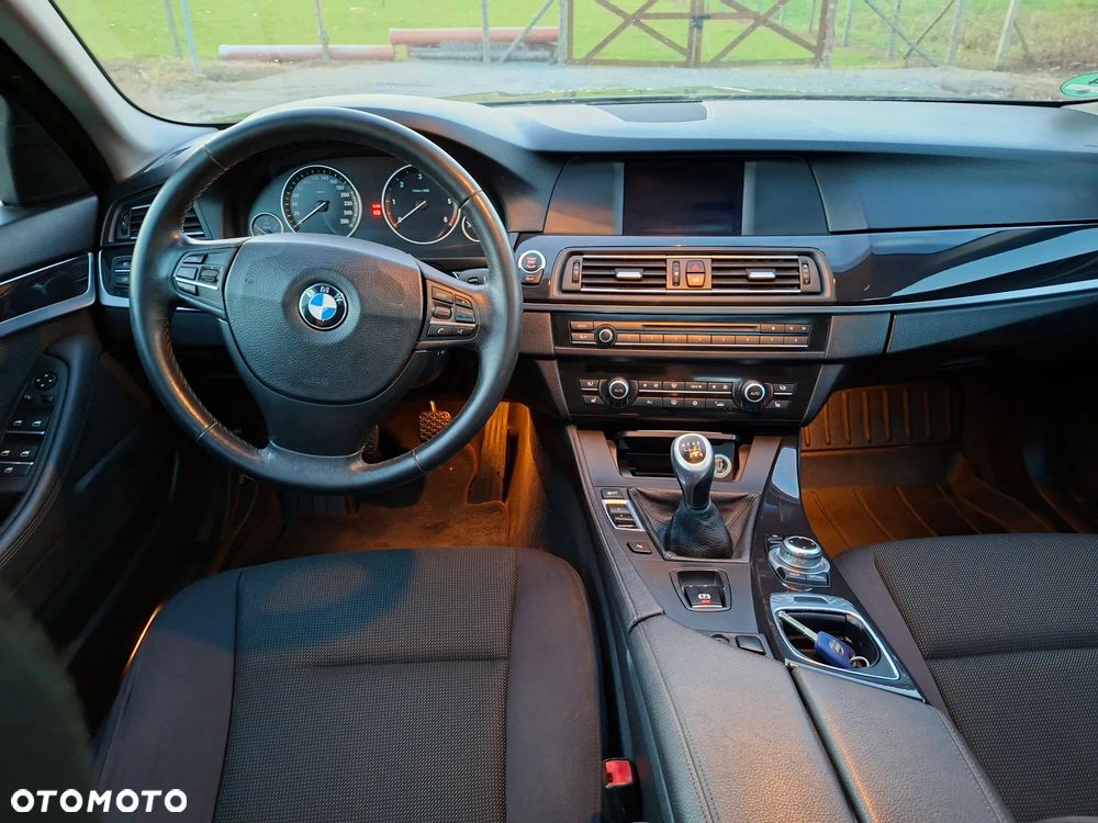 BMW Seria 5 520d - 7