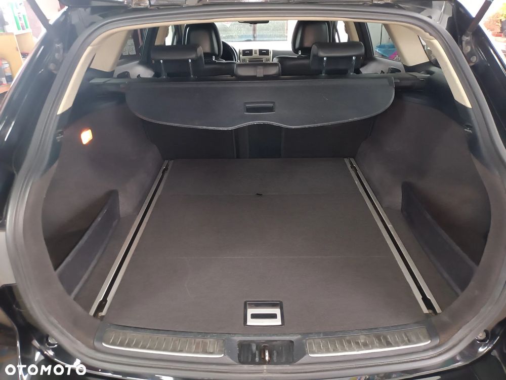 Toyota Avensis 1.8 Sol - 17