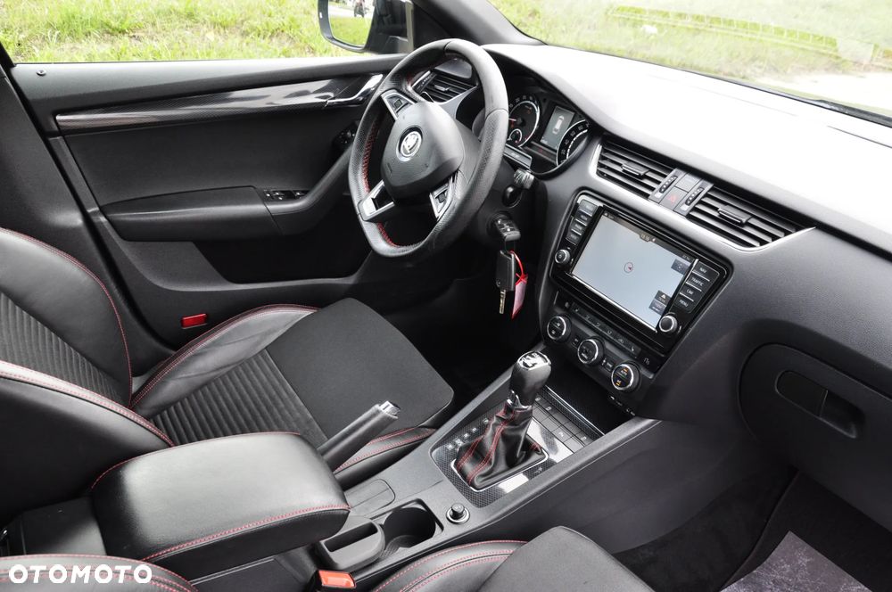 Skoda Octavia 2.0 TDI DSG RS - 17