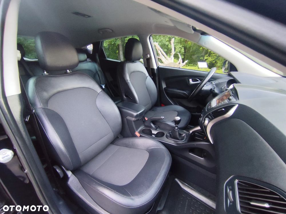 Hyundai ix35 1.7 CRDi 2WD blue Finale Gold - 20