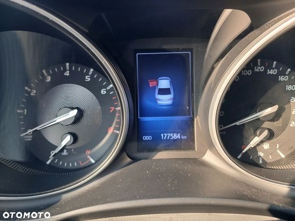 Toyota Avensis 2.0 Premium MS - 9