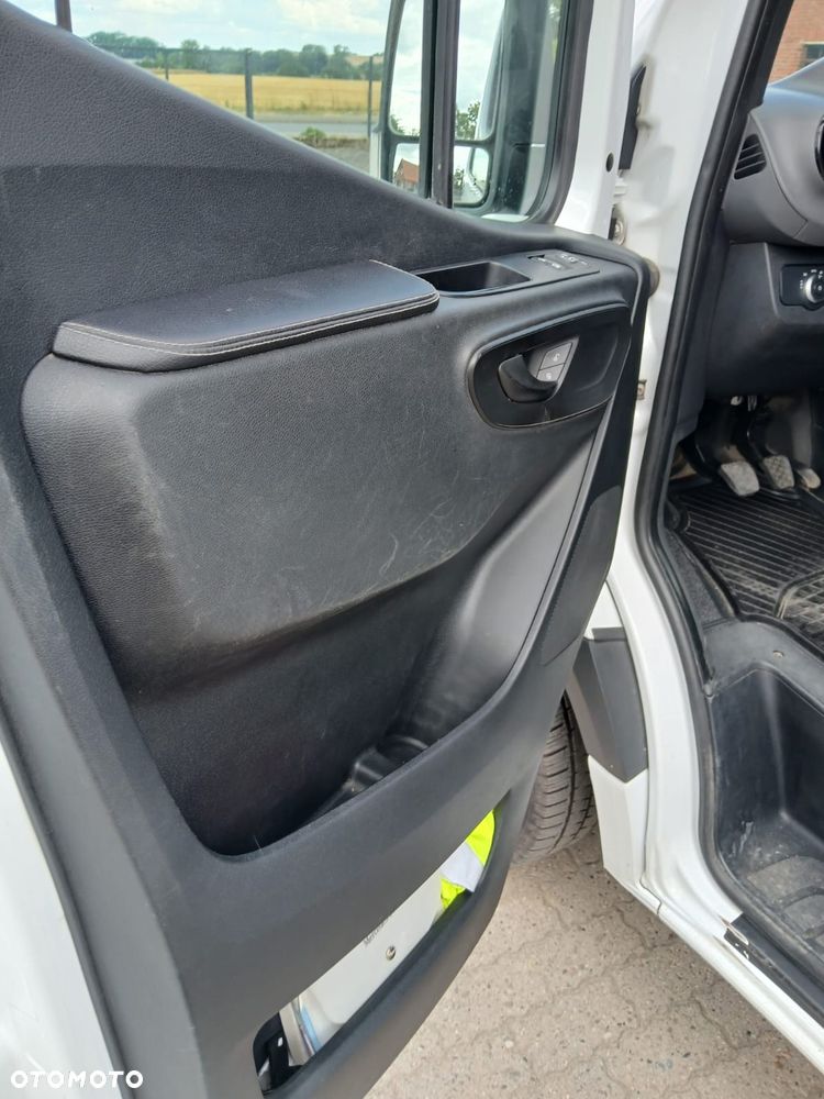 Mercedes-Benz Sprinter - 9