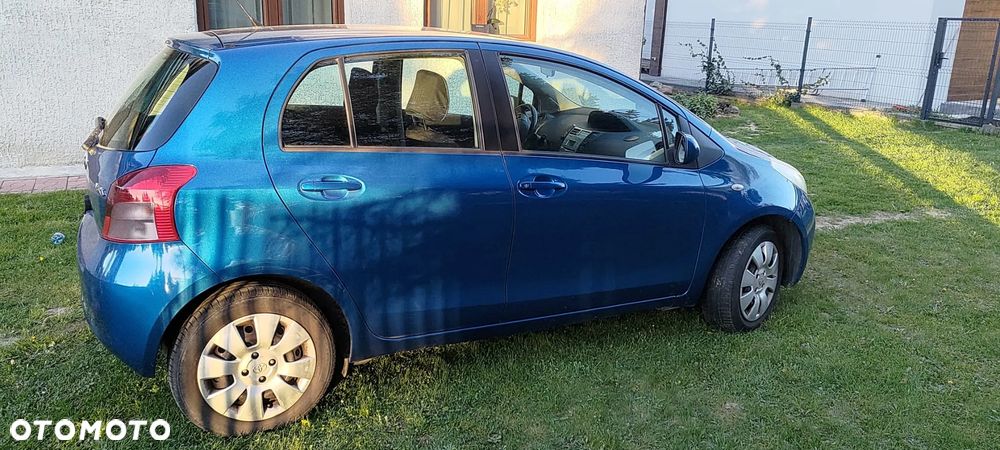 Toyota Yaris 1.3 - 9
