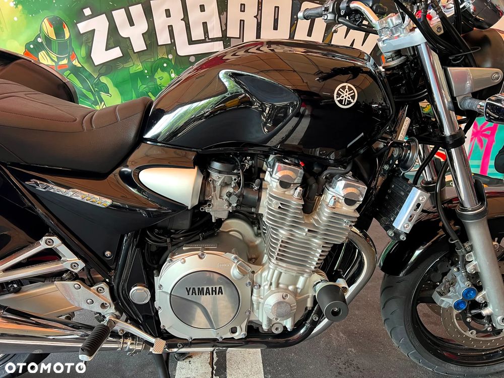 Yamaha XJR - 9