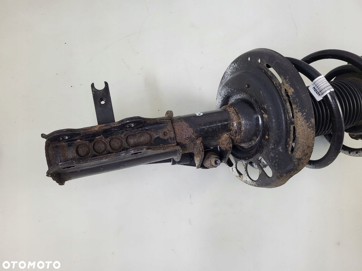amortyzator lewy przód przedni 2.0 cdti OPEL INSIGNIA B 84155687 - 2