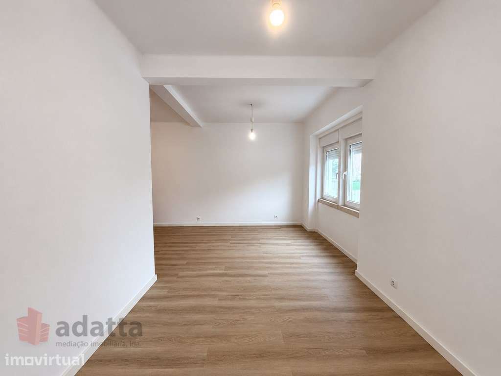 Moradia T3 remodelada com terraço, logradouro e estacionamento para... - Grande imagem: 5/40