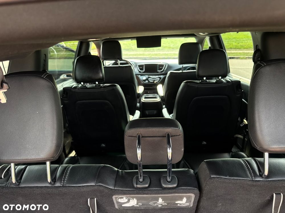 Chrysler Pacifica - 11