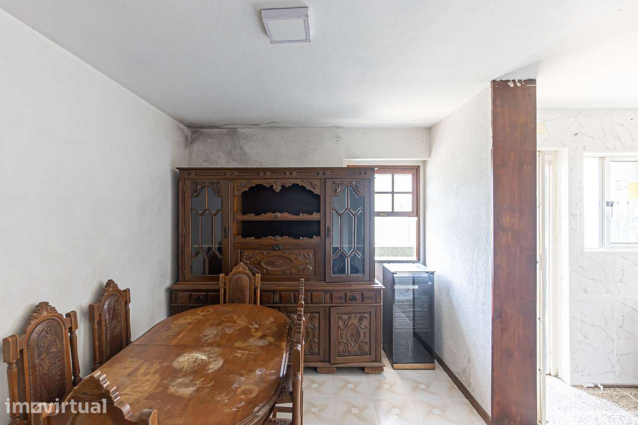 Apartamento T2 com duas frentes na zona da Biquinha - Grande imagem: 2/18