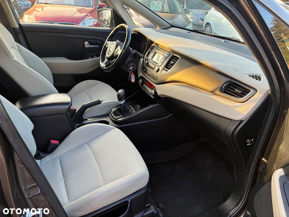 Kia Carens 1.6 GDI Attract - 12