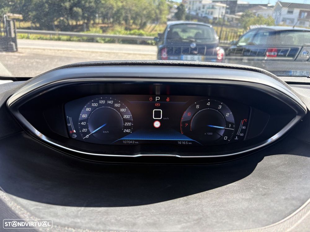 Peugeot 3008 1.2 PureTech Allure EAT8 - 18