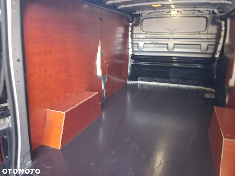 Renault Trafic - 25