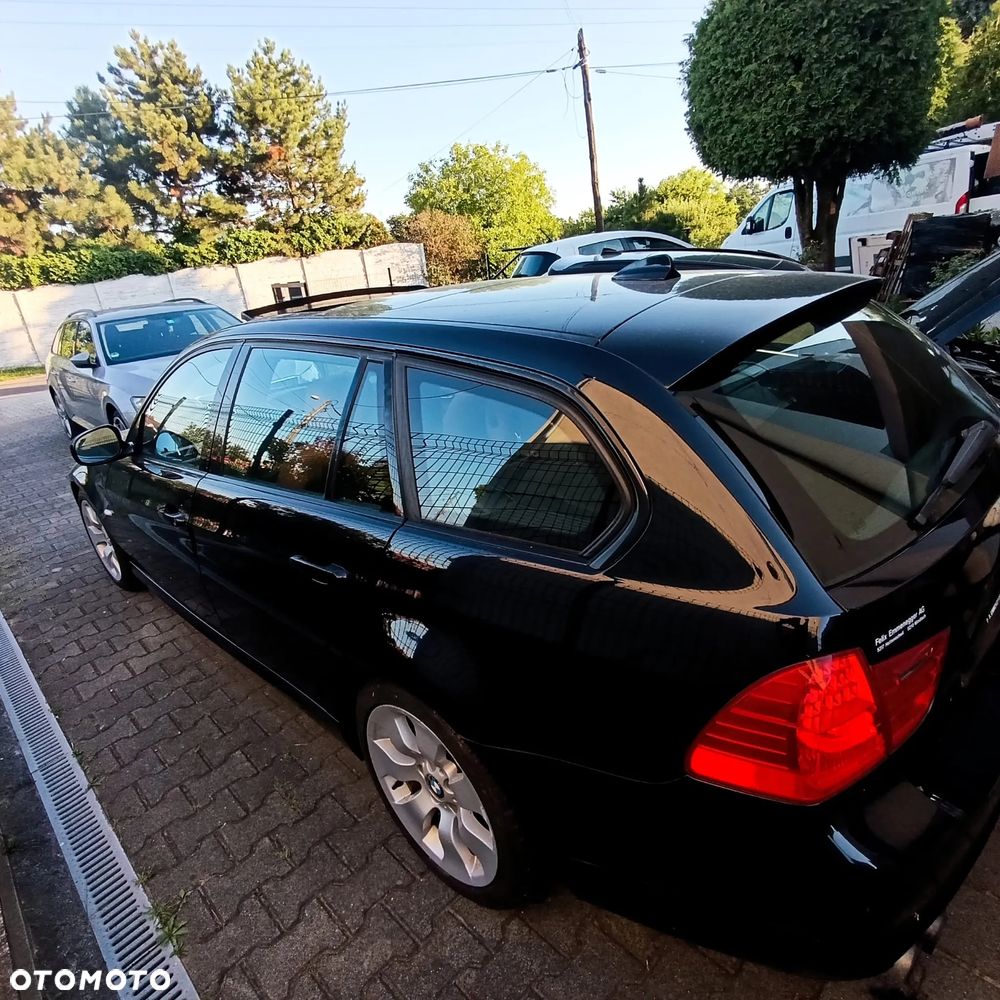 BMW Seria 3 330i - 4