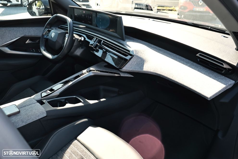 Peugeot 3008 1.2 Hybrid Allure e-DCS6 - 14