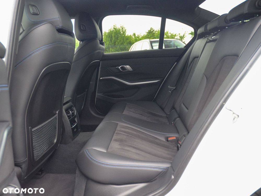 BMW Seria 3 318i M Sport sport - 30