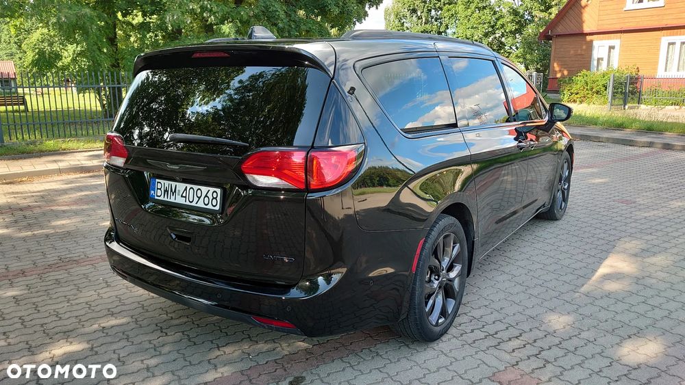 Chrysler Pacifica - 8
