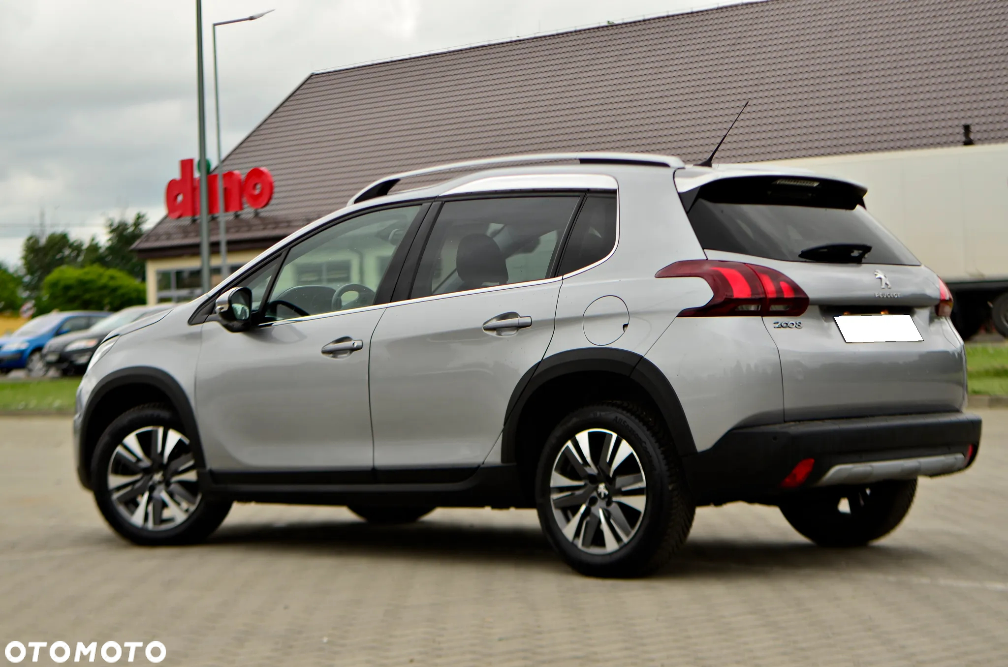 Peugeot 2008 1.2 PureTech Allure Pack S&S - 6