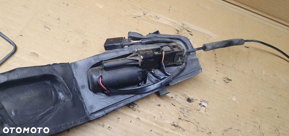 Zamek klapy bagażnika dociąg Audi A8 D3 4E0827383C 4E0827383D - 6