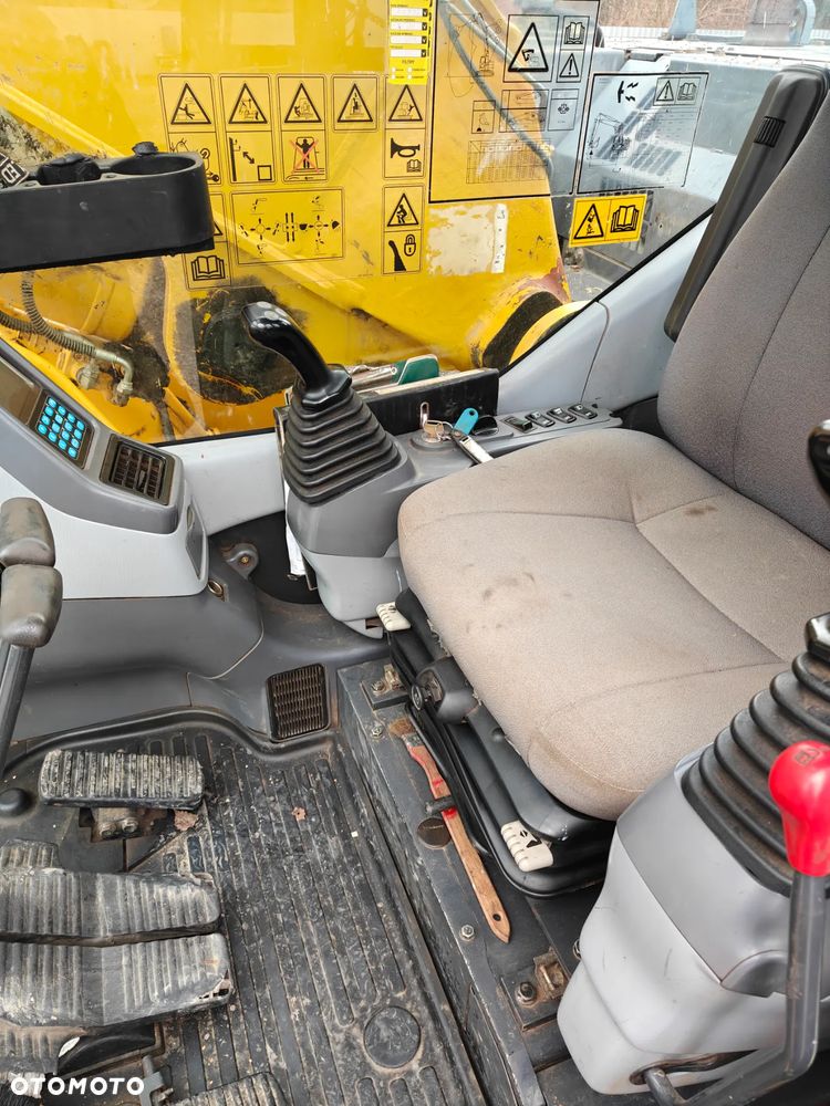 Komatsu Pc228 compact - 10