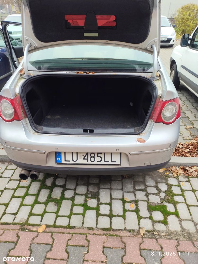 Volkswagen Passat 1.9 TDI Highline - 2