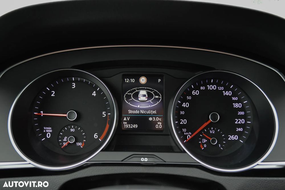 Volkswagen Passat 2.0 TDI SCR DSG Comfortline - 16