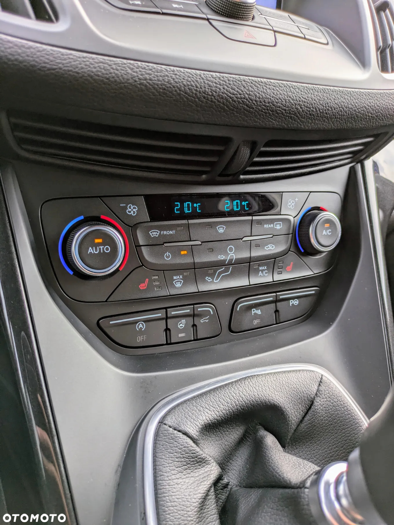 Ford Kuga 1.5 EcoBoost 2x4 ST-Line - 28