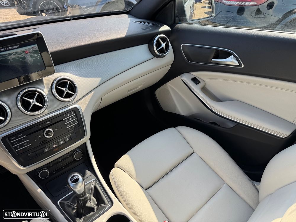 Mercedes-Benz GLA 180 d Urban - 15