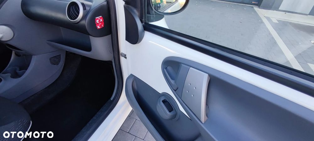 Peugeot 107 1.4 HDI Trendy - 29
