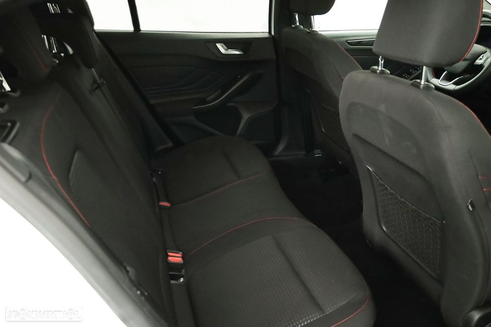 Ford Focus 1.0 EcoBoost MHEV ST-Line X - 22