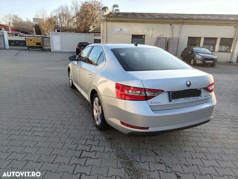 Skoda Superb 2.0 TDI DSG Ambition - 3