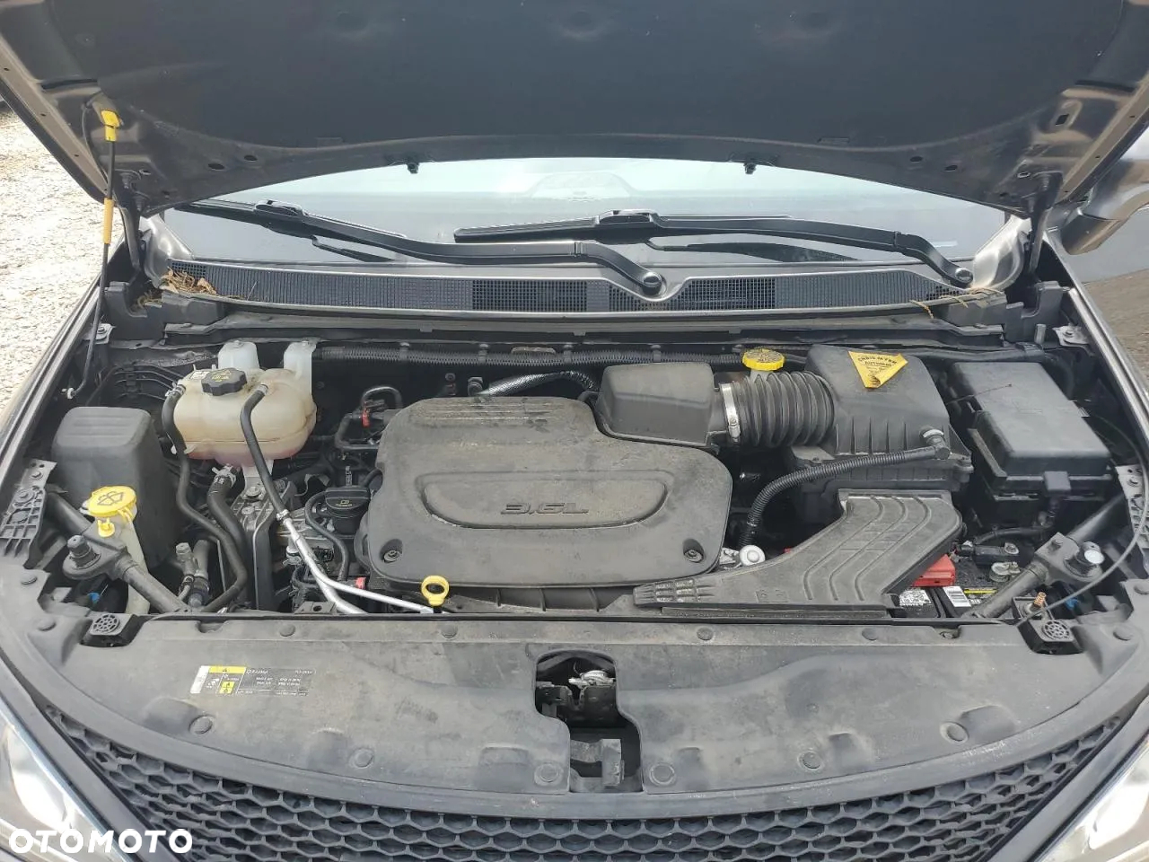 Chrysler Pacifica - 12