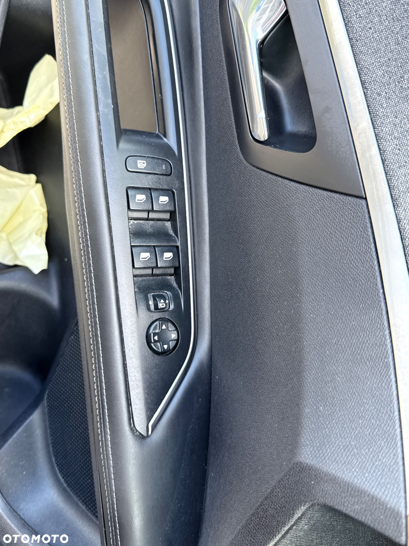 Peugeot 3008 1.6 BlueHDi Allure S&S EAT6 - 26