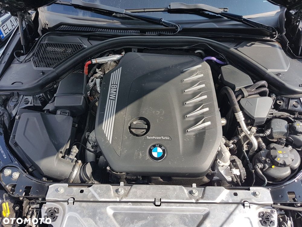BMW Seria 3 330d xDrive mHEV - 10