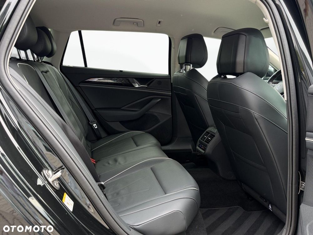 Volkswagen Passat Variant 2.0 TDI EVO Elegance DSG - 15