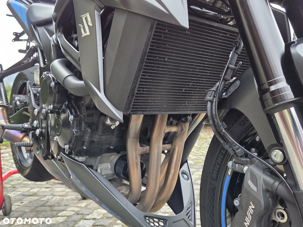Suzuki GSX - 35