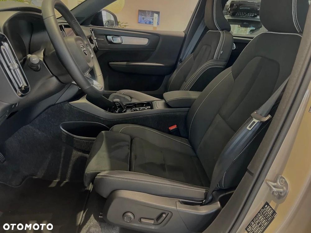 Volvo XC 40 B4 AWD Ultimate Dark - 23
