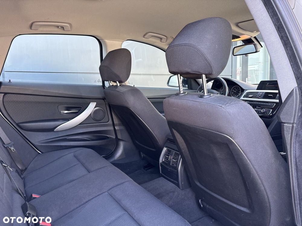 BMW Seria 3 318d Advantage - 25