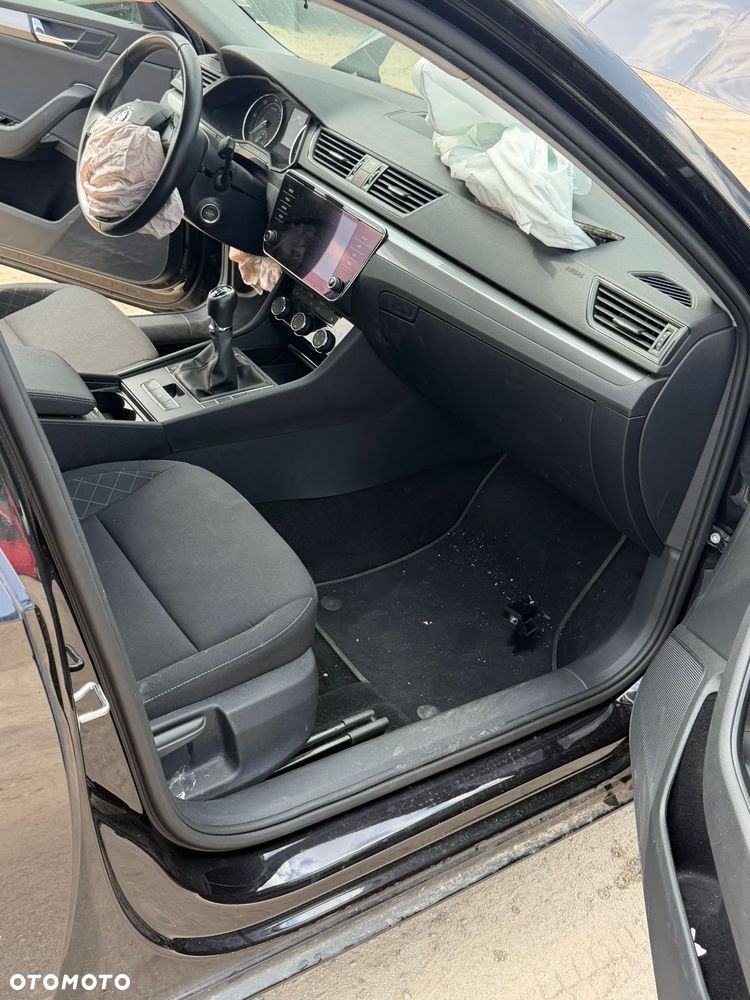 Skoda Superb 2.0 TDI Premium Edition - 16