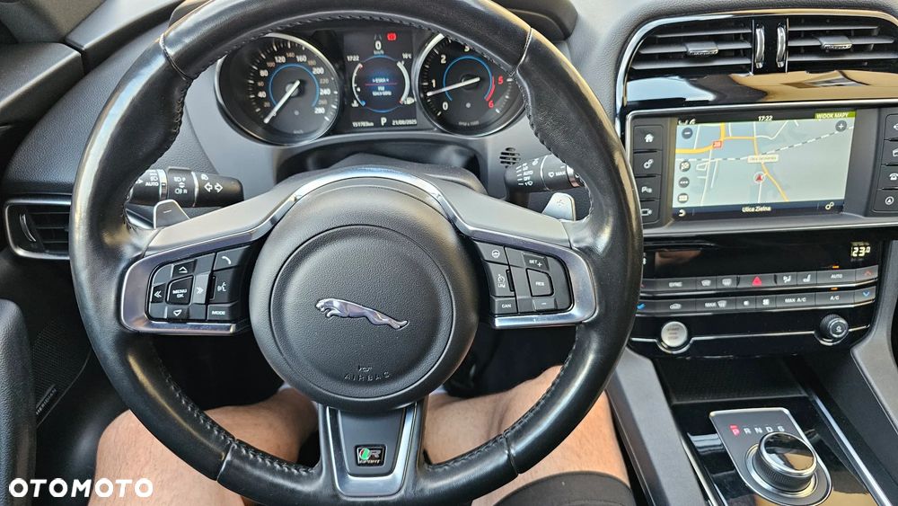Jaguar F-Pace 30d AWD 300 Sport - 38