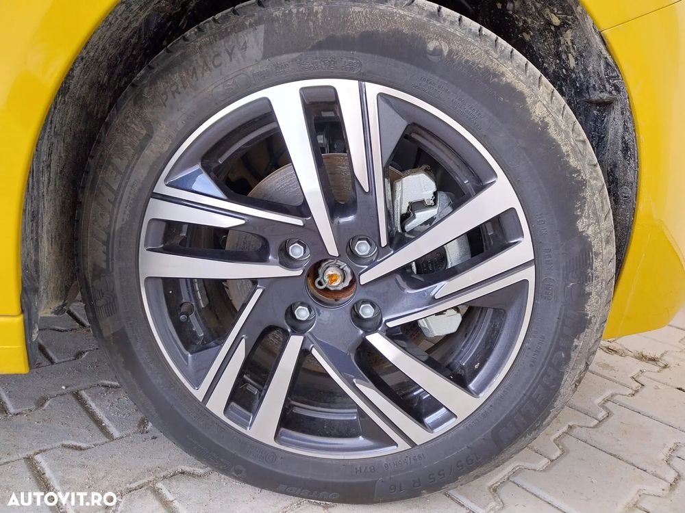Peugeot 208 1.2 L PureTech STT Allure - 4