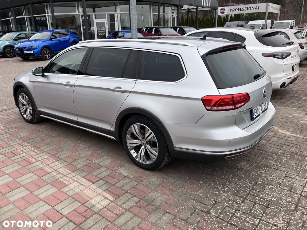Volkswagen Passat - 4