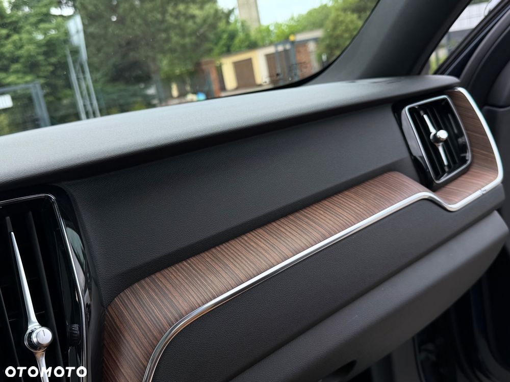 Volvo XC 60 D4 Momentum Pro - 33