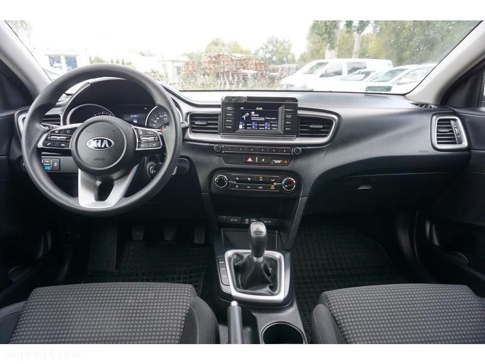 Kia Ceed - 25