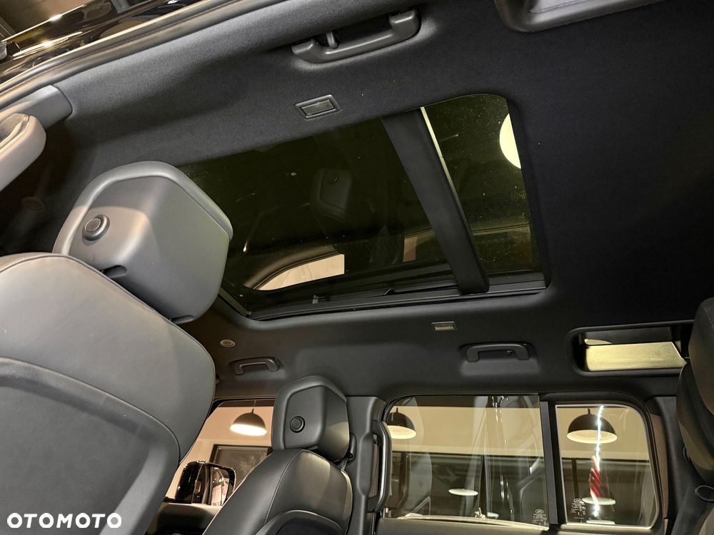 Land Rover Defender 2.0 D240 HSE - 28