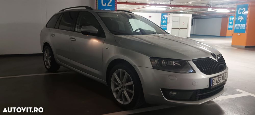 Skoda Octavia 2.0 TDI STYLE DSG - 2